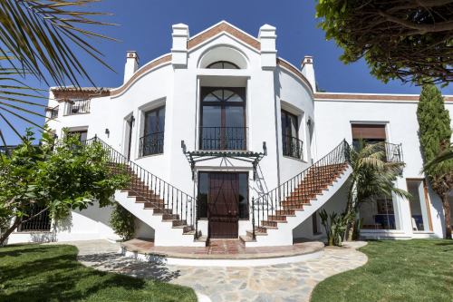 Prijsverlaging! Op deze prachtige luxe herenhuis stijl villa in La Quinta, In de buurt van Marbella